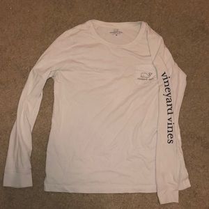 White vineyard vines shirt